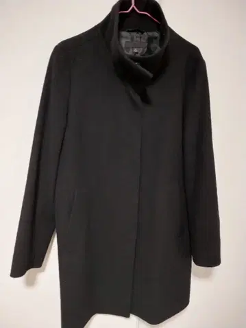 유니클로 블랙 코트