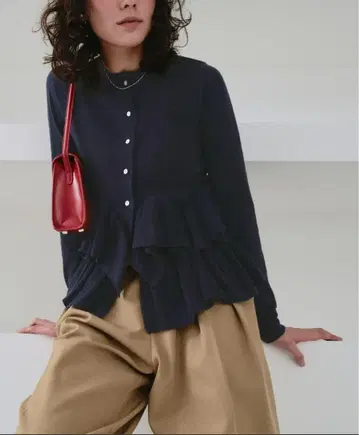 titivate 프릴 헴 니트 가디건