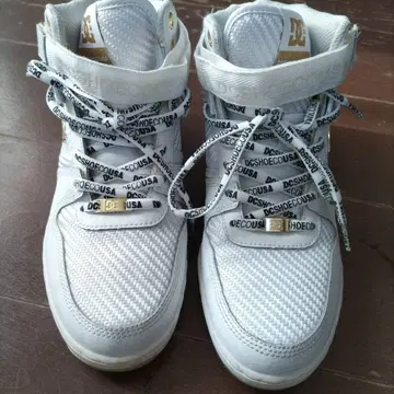 DC 화이트 하이컷 스니커즈