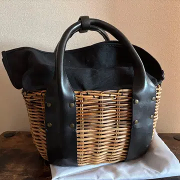 ebagos 에바고스 튤립 카고백 바스켓 블랙 가죽