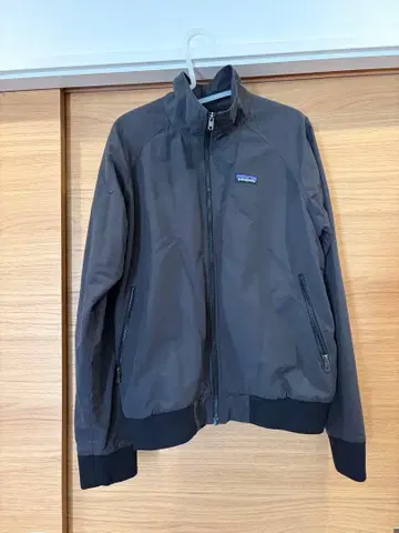 patagonia 배기 자켓 블랙