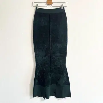 UN3D. 24년산 벨로아 니트 스커트