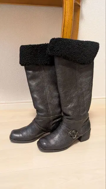 다크 브라운 가죽 롱 부츠 퍼 포함