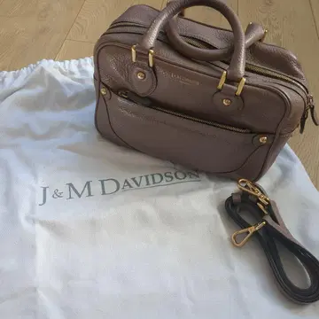 J&M DAVIDSON 코코아 브라운 가죽 숄더백