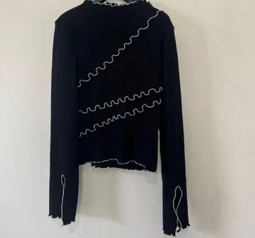 MURRAL 미랄 플리츠 티셔츠 블랙