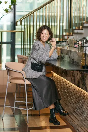 Mila Owen 다크 그레이 플레어 스커트