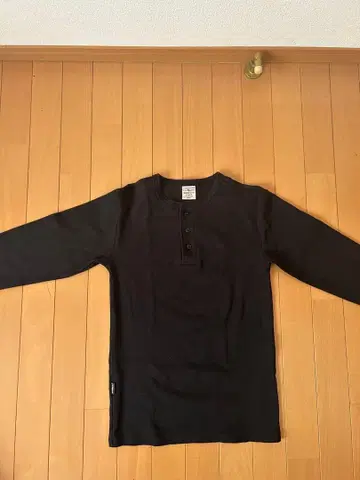 AVIREX 블랙 긴팔 써멀