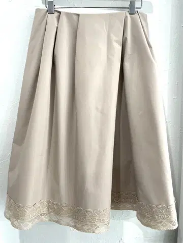 폭시 뉴욕 FOXEY NEW YORK 밑단 로고 스커트