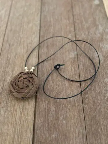 산포도 꽃뜨기 펜던트 오쿠아이즈 전통 공예