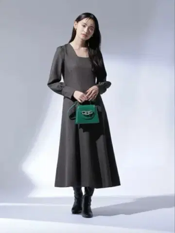 내추럴 뷰티 베이직 스퀘어 넥 롱 플레어 원피스