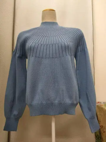 알아바일 블루 하이넥 니트