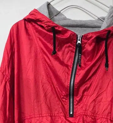 아식스 빈티지 레드 나일론 자켓 후드 부착