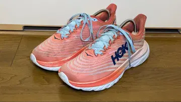 HOKA 러닝화 오렌지 8/25 여성용, 남성용에도 마하 5