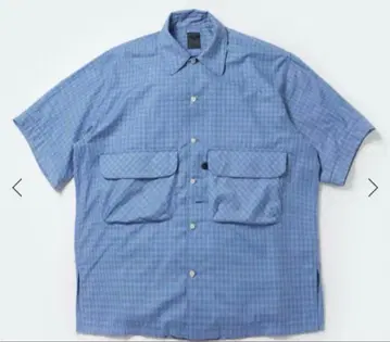 파란색 체크 무늬 긴팔 셔츠