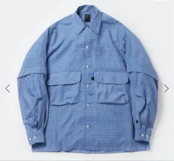 파란색 체크 무늬 긴팔 셔츠