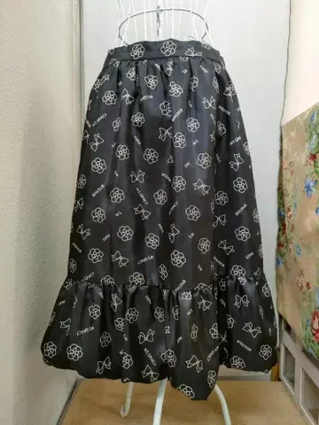 엠즈 그레이시 블랙 리본 무늬 꽃무늬 스커트