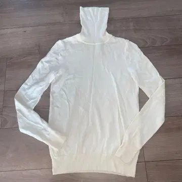 올해 구매 UNIQLO 100% 캐시미어 터틀넥 스웨터