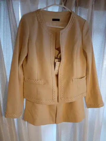 avv 베이지 수트 미사용 택 포함