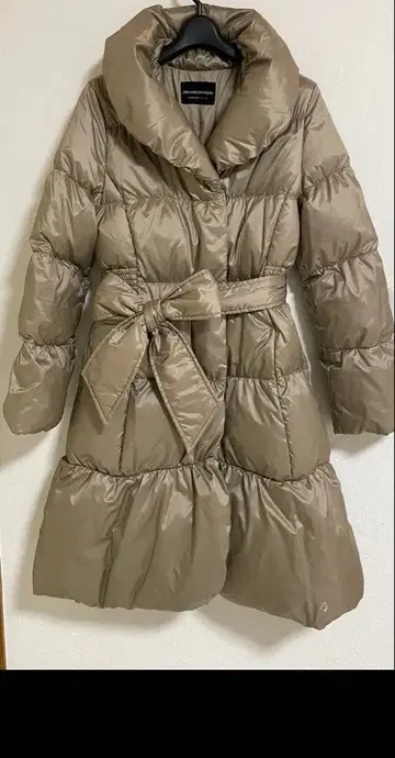 베이지 벨트 포함 롱 다운 자켓