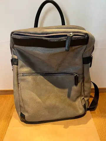 그레이 백팩 프론트 포켓 부착