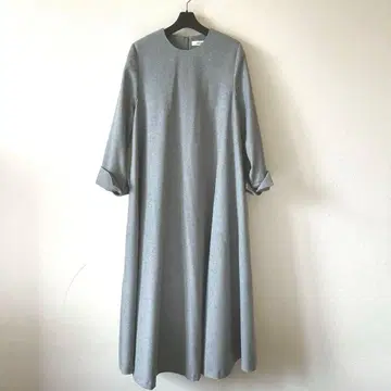 [ 새상품급 ] ebure 울 캐시미어 사키소니 테 실루엣 원피스