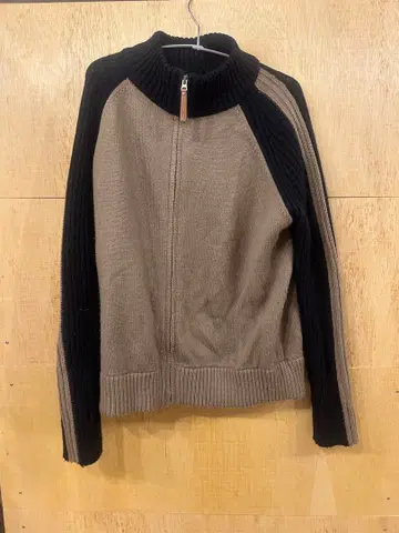 한국 브랜드 베이지 블랙 집업 스웨터