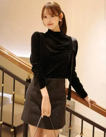 HOLIDAY&HOLIDAY 숄더 태국 하이넥 벨로아 티셔츠