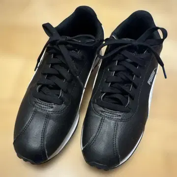 PUMA 블랙 스니커즈