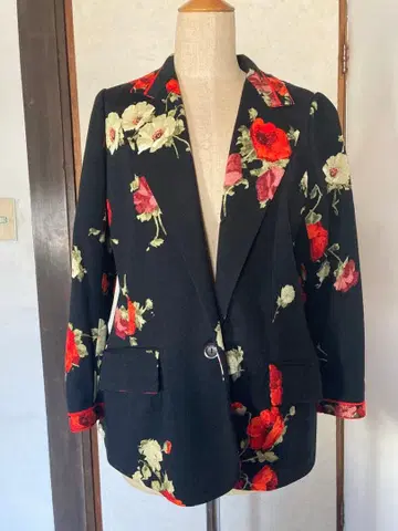 꽃무늬 테일러드 자켓