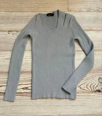 스터닝 루어 실크 부클레 비대칭 리브 니트