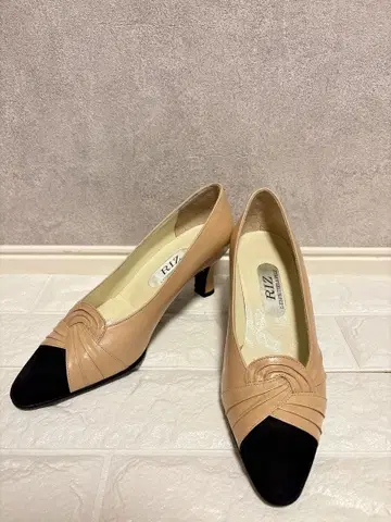 RIZ L'ESPRIT DELA VILLE 블랙 캡 토 펌프스