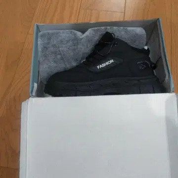 블랙 스니커즈 FASHION