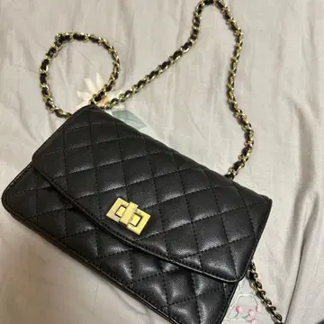 블랙 퀼팅 숄더백