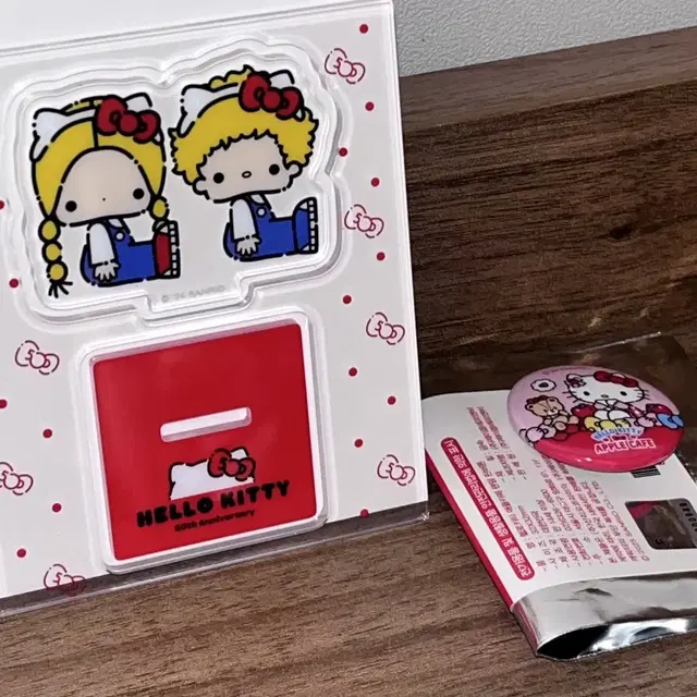 헬로키티 산리오 애플카페 핀버튼 패티 & 지미 랜덤 아크릴 스탠드 판매