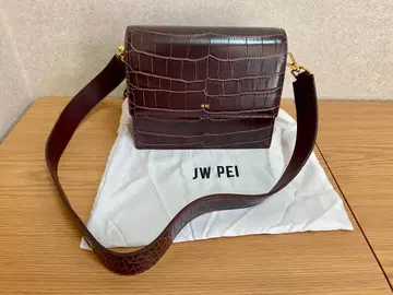 JW PEI 악어 엠보싱 숄더백