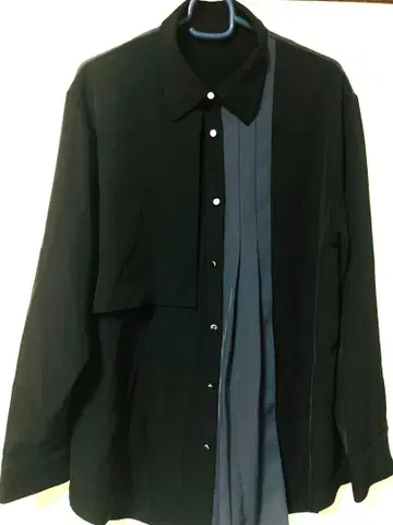 HARE 파트 플리츠 하이 셔츠 (블랙 & 그레이) 프리 사이즈