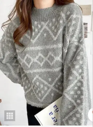 클래식 엘프 자카드 하이넥 니트 풀오버 (차콜)