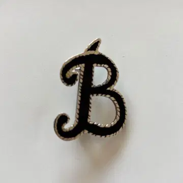 [ BLUE BLUE ] 블루블루 B 배지/브로치