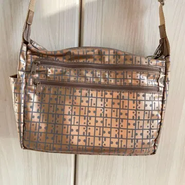 로고 프린트 베이지 숄더백