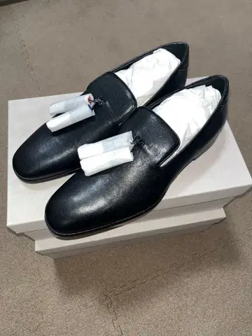 지미 추 블랙 가죽 로퍼