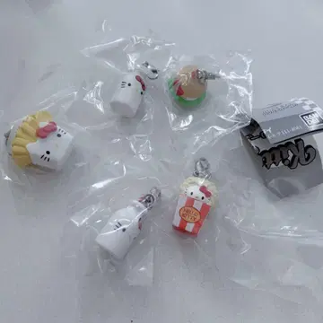 가챠가챠 헬로키티 아메리칸 디자인 메지루시 액세서리 세트