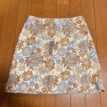 LilyBrown 케미컬 레이스 사다리꼴 스커트