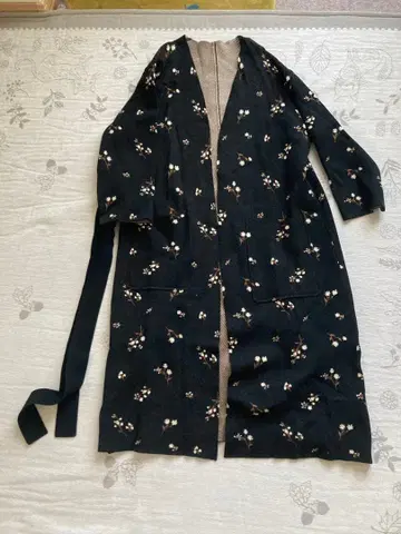 미라 오웬 꽃무늬 아우터