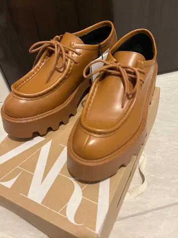 ZARA 플랫폼 가죽 플랫 로퍼