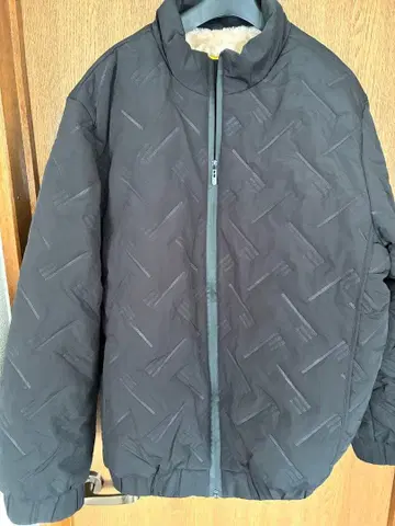 SUPERIOR 블랙 다운 자켓