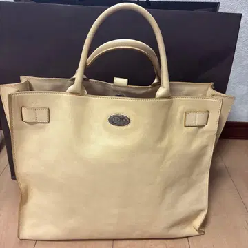 FURLA 크림색 가죽 토트백
