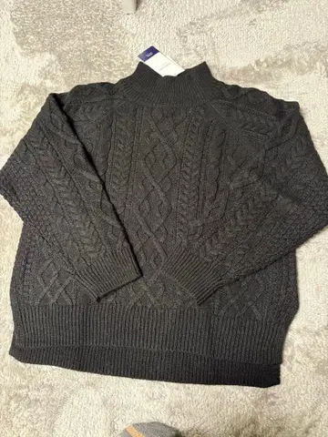 블랙 케이블 짜임 하이넥 스웨터