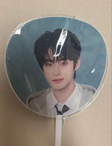 제로베이스원 지웅 부채