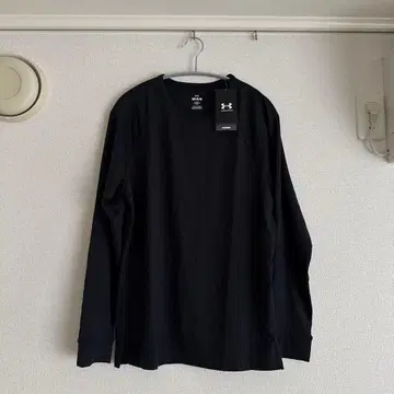 [ 미사용 새상품 ] UNDER ARMOUR 블랙 긴팔