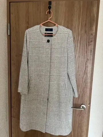 그레이 계열 체크 무늬 롱 코트